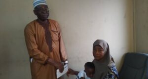Hanif Nii Armah receives 100 dollars and 340 Ghana Cedis from Marhaba FM for his heart disease treatment